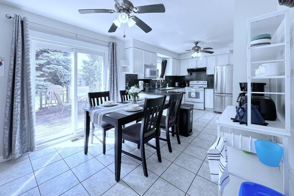 Neighborhood Friendly House In Barrie!别墅 外观 照片