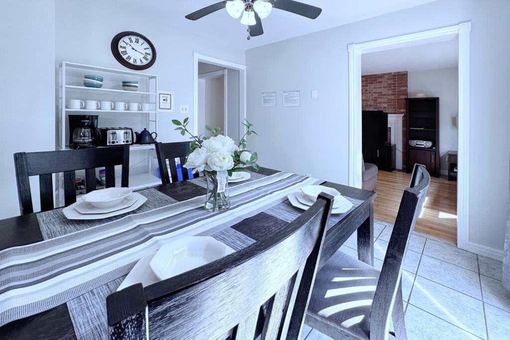 Neighborhood Friendly House In Barrie!别墅 外观 照片