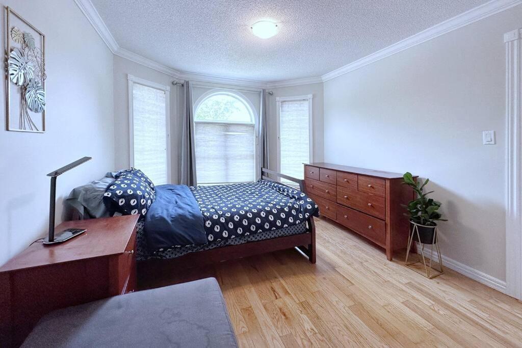 Neighborhood Friendly House In Barrie!别墅 外观 照片