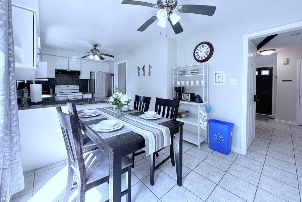 Neighborhood Friendly House In Barrie!别墅 外观 照片