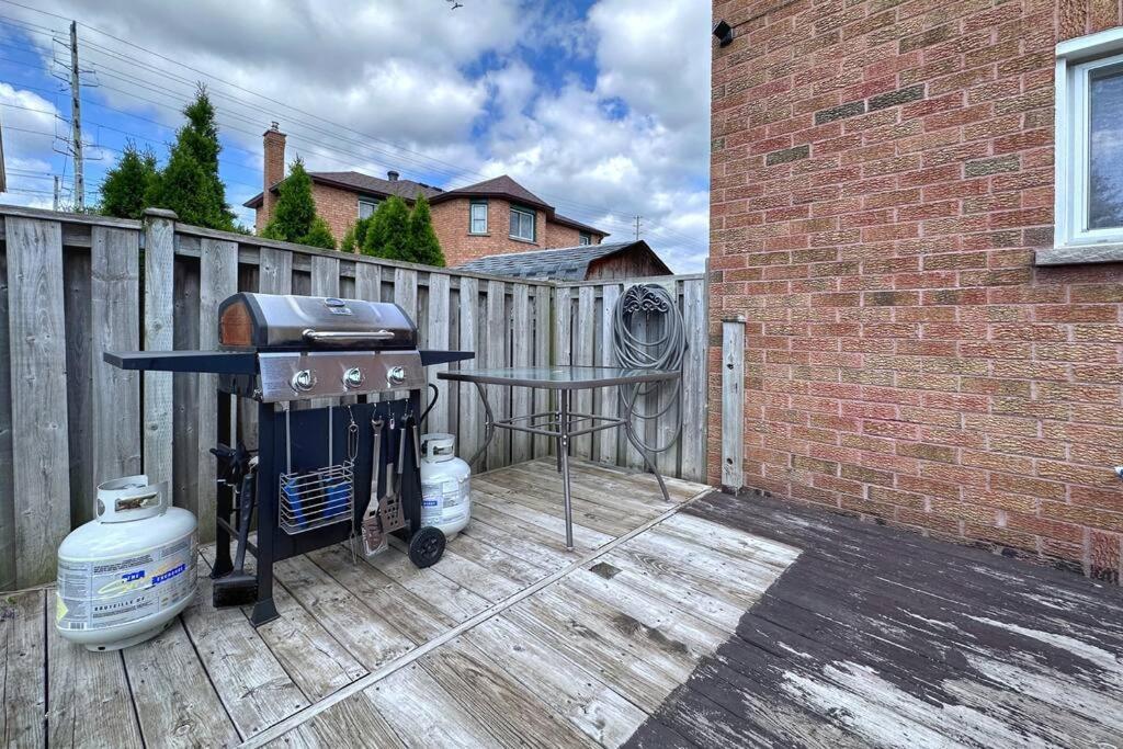 Neighborhood Friendly House In Barrie!别墅 外观 照片